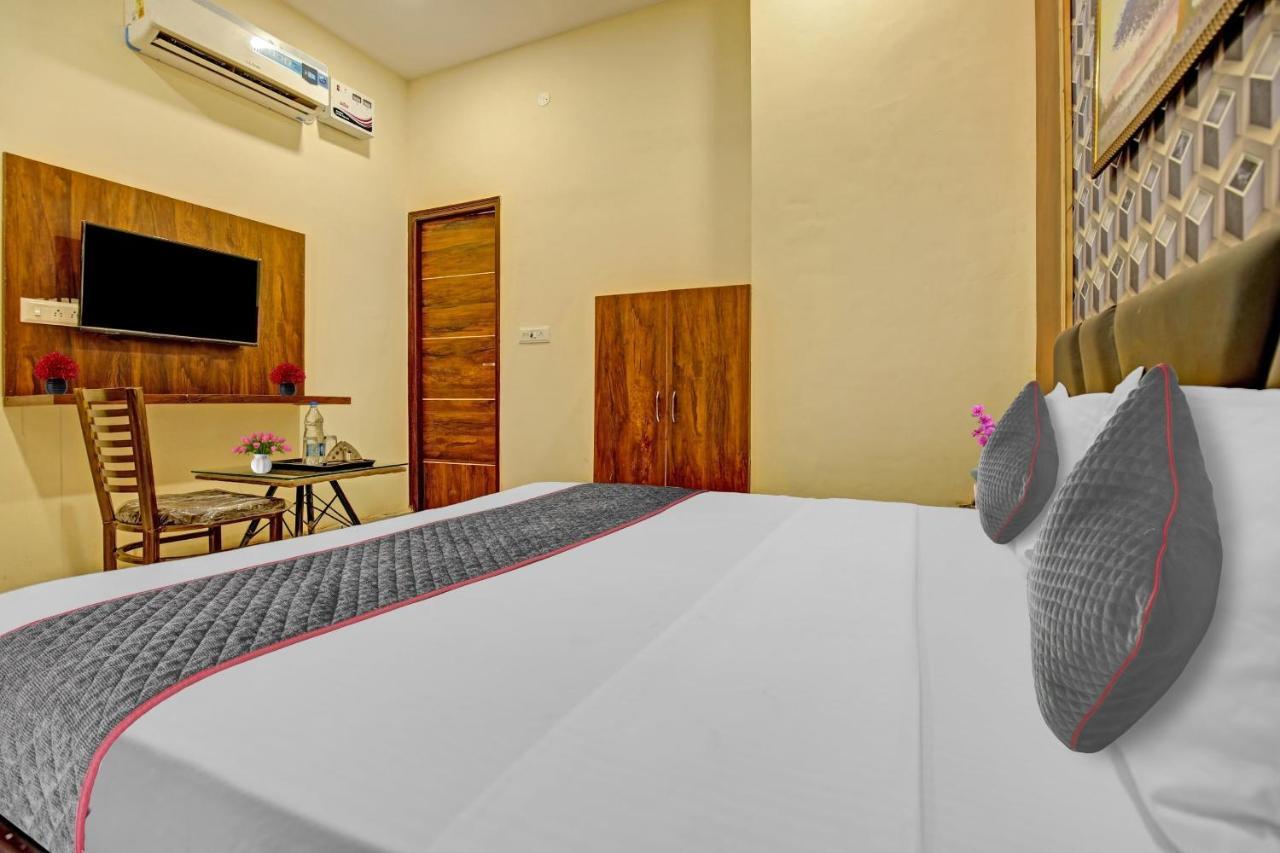 Townhouse Sky Hotell Ludhiana Eksteriør bilde