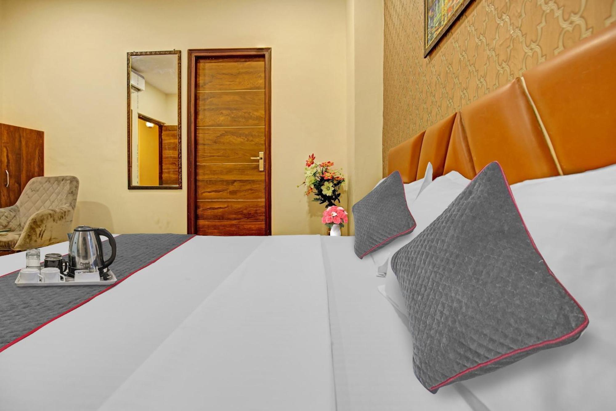 Townhouse Sky Hotell Ludhiana Eksteriør bilde