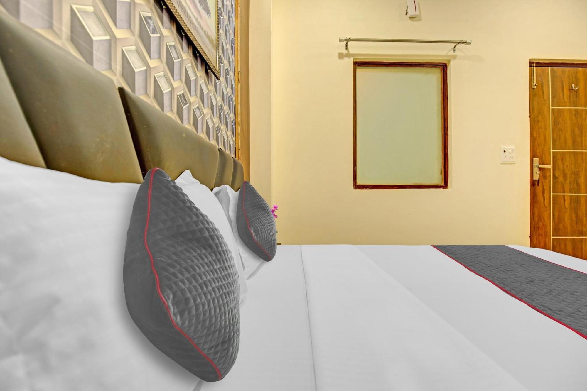Townhouse Sky Hotell Ludhiana Eksteriør bilde