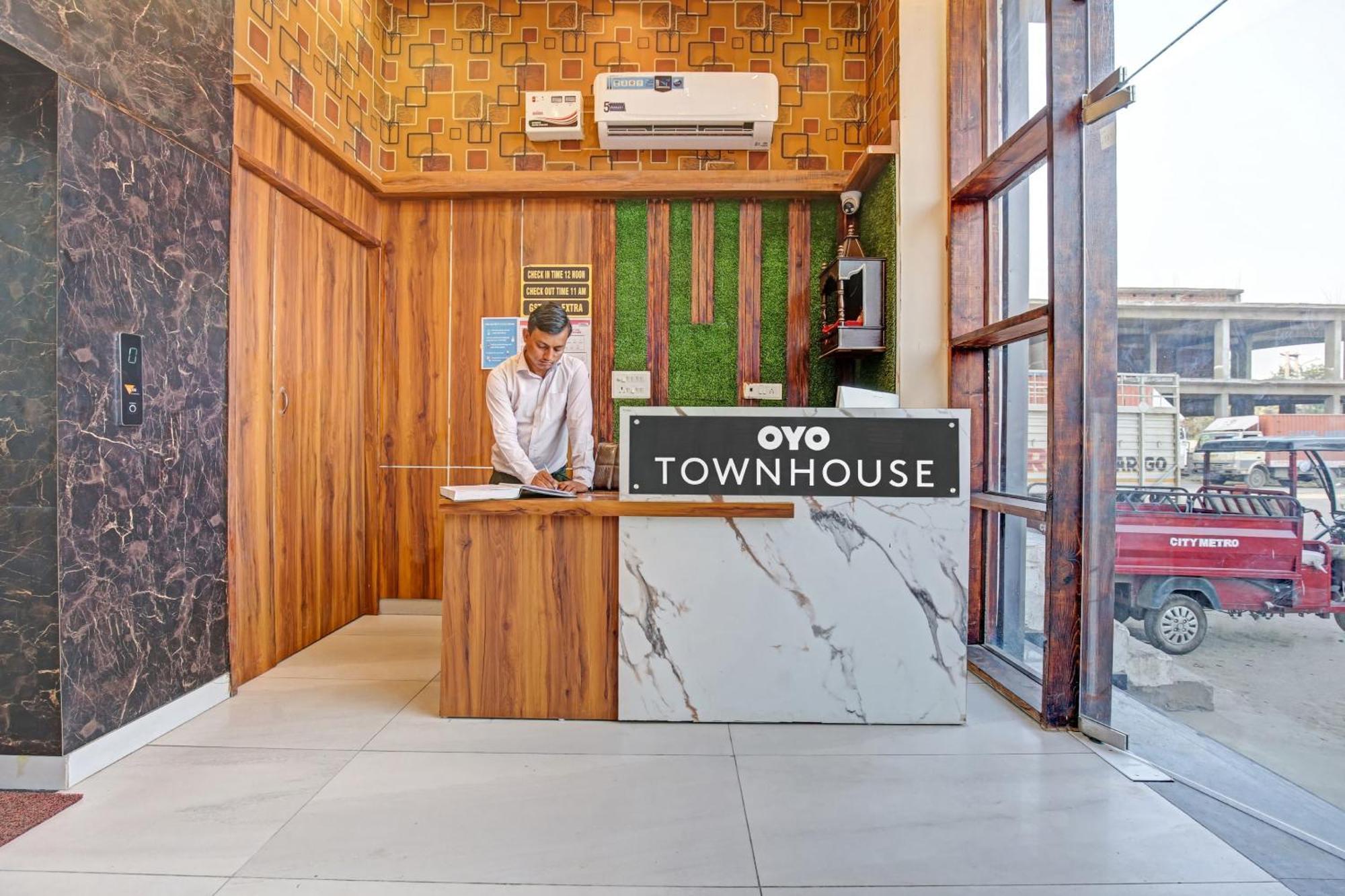 Townhouse Sky Hotell Ludhiana Eksteriør bilde